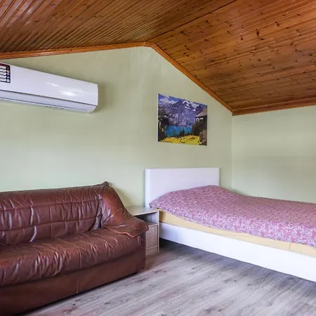アパート Lovely 150sqm Maisonette With An Attic In