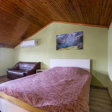 アパート Lovely 150sqm Maisonette With An Attic In ラリサ