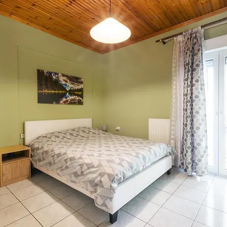 Lovely 150sqm Maisonette With An Attic In アパート ラリサ