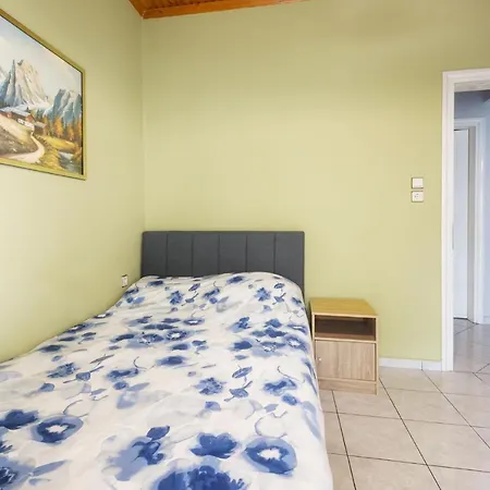 アパート Lovely 150sqm Maisonette With An Attic In *