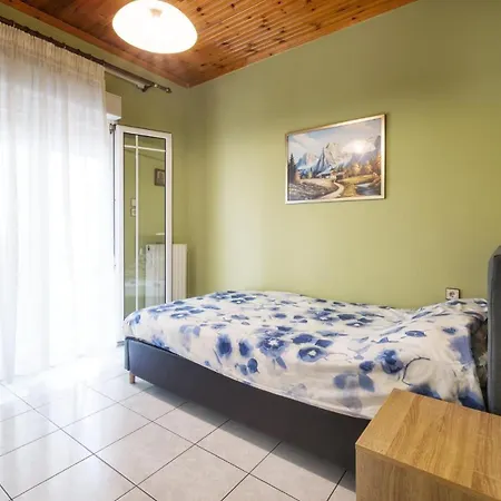 アパート Lovely 150sqm Maisonette With An Attic In *