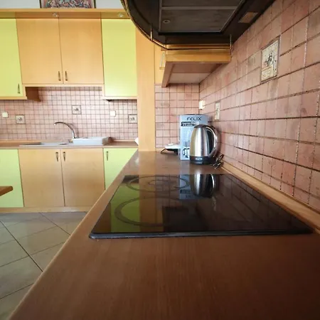Lovely 150sqm Maisonette With An Attic In ラリサ