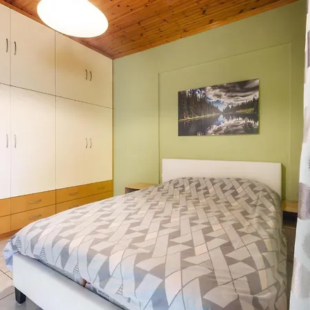 Lovely 150sqm Maisonette With An Attic In ラリサ